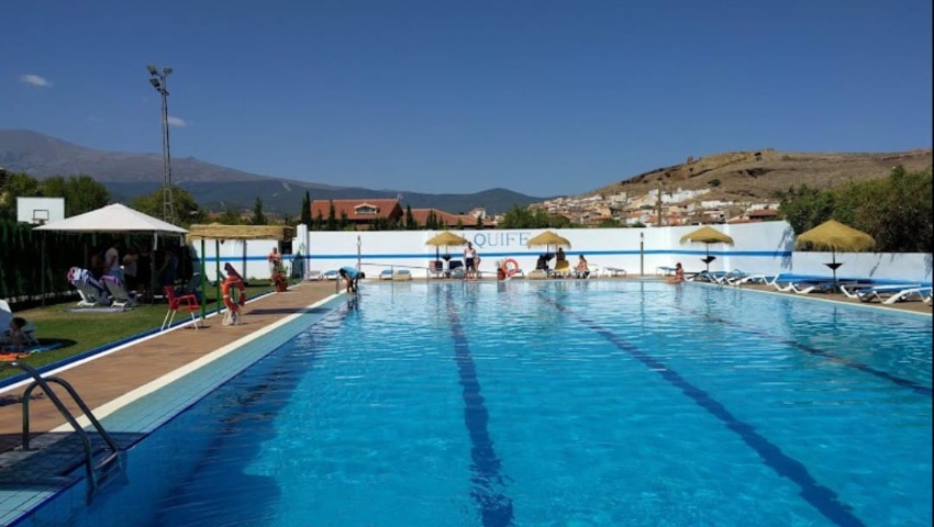 Apertura de la Piscina Municipal de Alquife  .